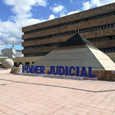 Letras en tres D con el nombre del Poder judicial