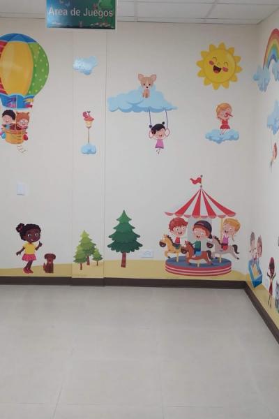 Habitación con murales infantiles