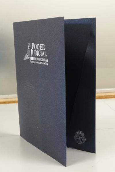 Folder azul con logo del Poder Judicial